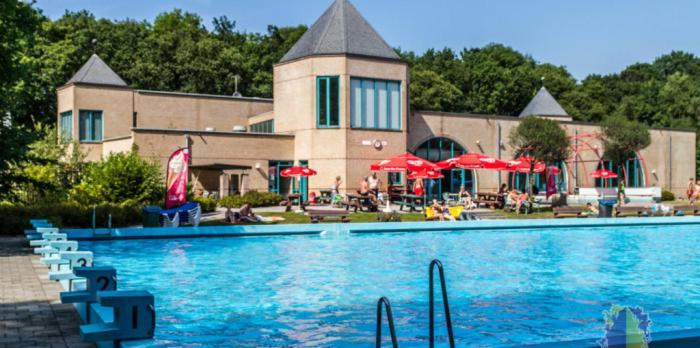 Chalet 2 Landgoedcamping Nienoord In Leek Eksteriør bilde